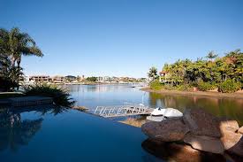 Infinity pool edge